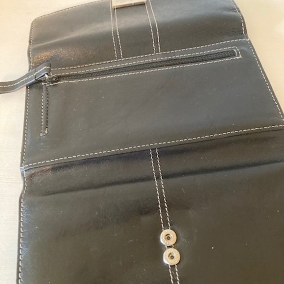 Kenneth Cole Black Leather Wallet - Picture 4 of 7